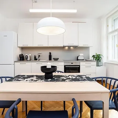 Bright And Spacious Appt * 布拉格