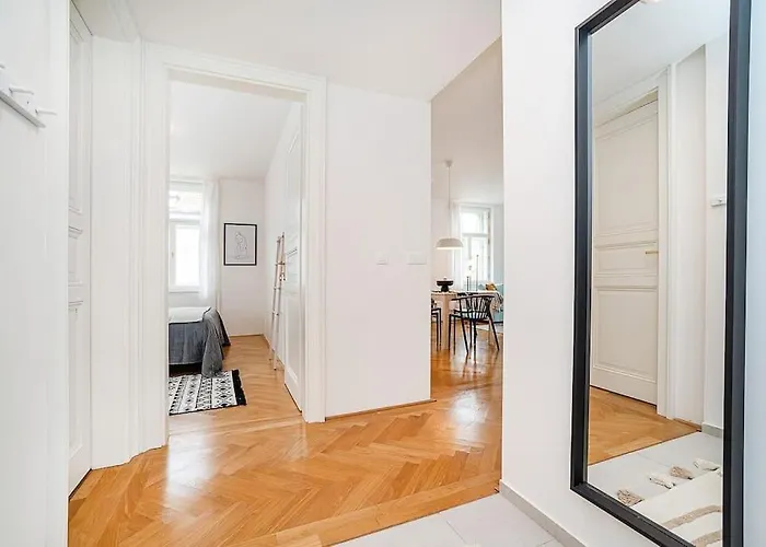 公寓 Bright And Spacious Appt 布拉格