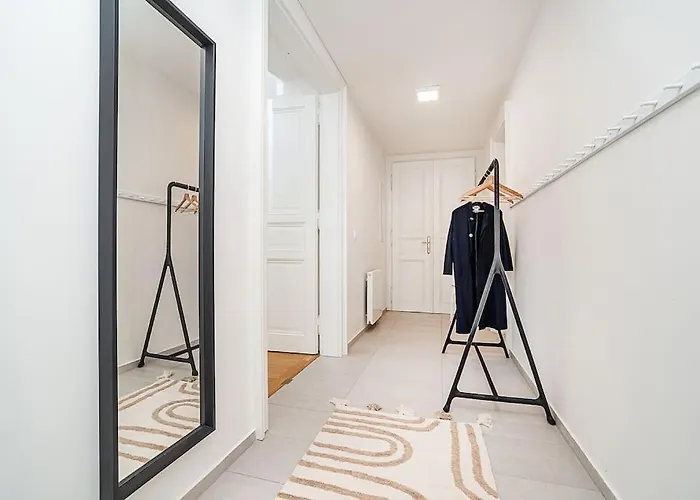 Bright And Spacious Appt *