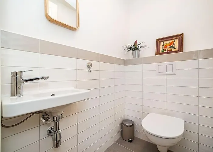 Bright And Spacious Appt * 布拉格