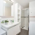 Apartment Bright And Spacious Appt *