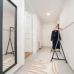 Bright And Spacious Appt *