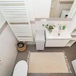 Bright And Spacious Appt Apartment Prag