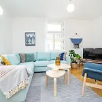 Bright And Spacious Appt Apartment