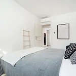 Apartment Bright And Spacious Appt *