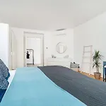 Bright And Spacious Appt Apartment