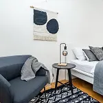 Apartment Bright And Spacious Appt