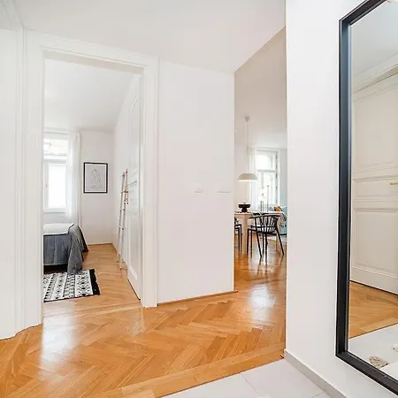 Appartement Bright And Spacious Appt Prague