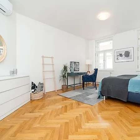 Daire Bright And Spacious Appt