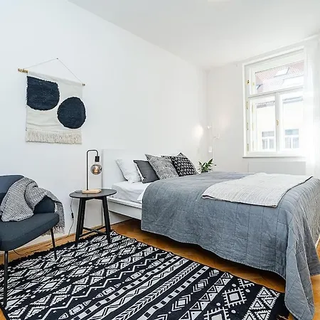 Bright And Spacious Appt Daire *