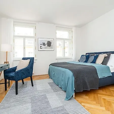 Bright And Spacious Appt * Prague