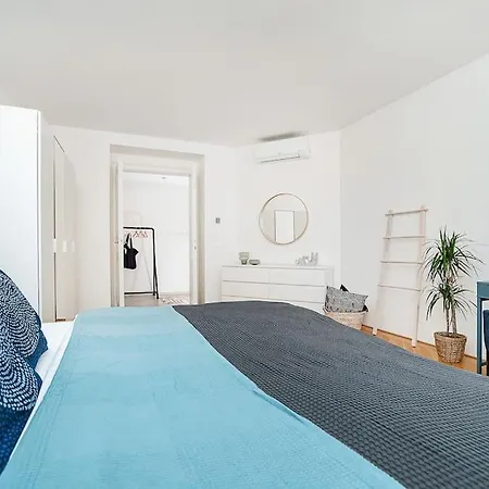 Bright And Spacious Appt Appartement