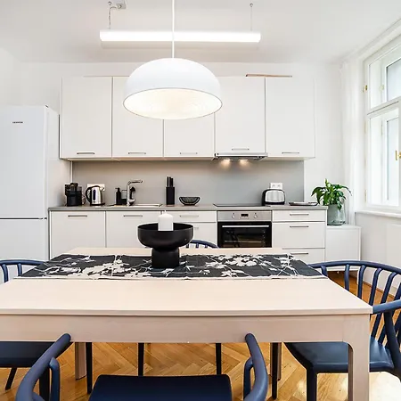 Bright And Spacious Appt