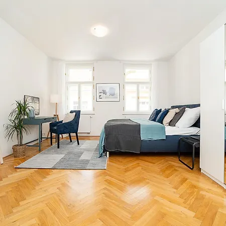 Bright And Spacious Appt Lägenhet Prag