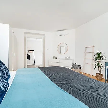 Bright And Spacious Appt *