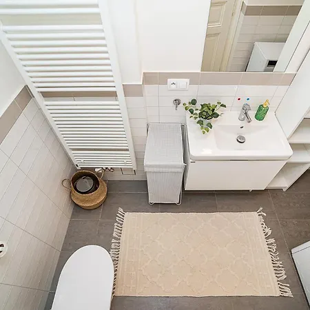 Bright And Spacious Appt * Prag