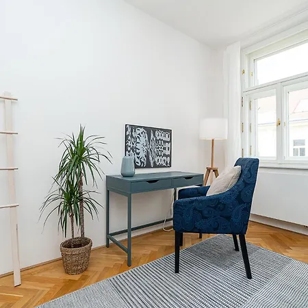 Lägenhet Bright And Spacious Appt