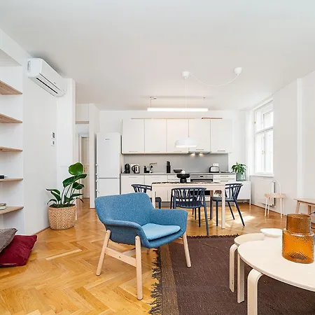 Bright And Spacious Appt * Prag
