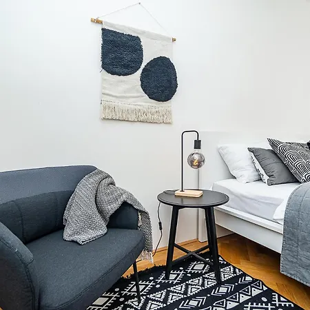 Bright And Spacious Appt *