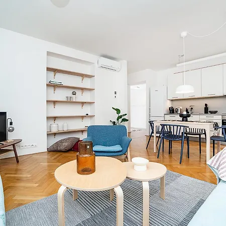 Bright And Spacious Appt *