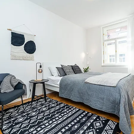 Bright And Spacious Appt Prag