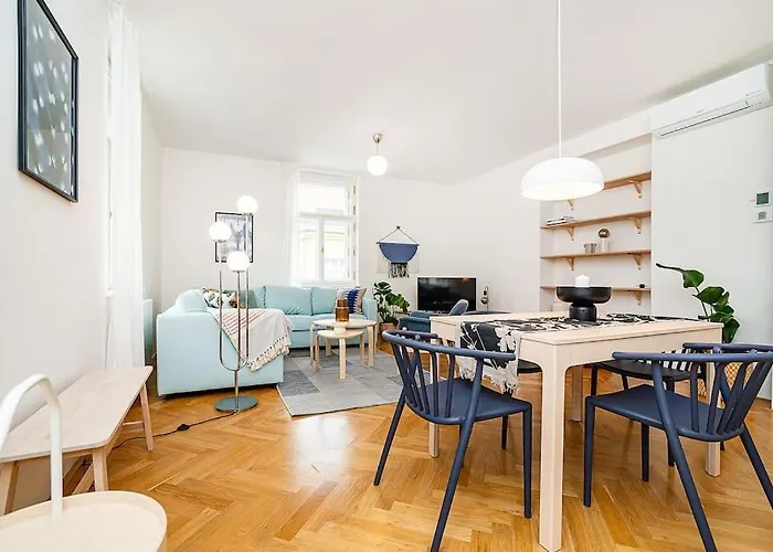 Apartman Bright And Spacious Appt