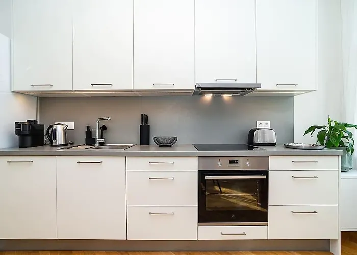 Bright And Spacious Appt *