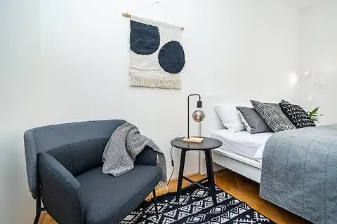 Apartman Bright And Spacious Appt