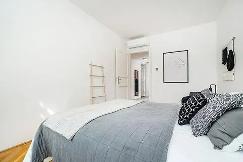 Bright And Spacious Appt Prága