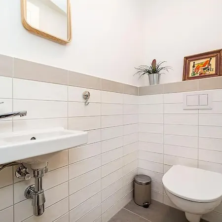 Bright And Spacious Appt * Praha