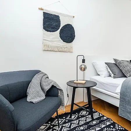 Bright And Spacious Appt Apartmán