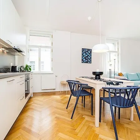 Bright And Spacious Appt