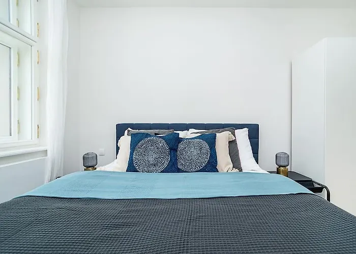 Bright And Spacious Appt